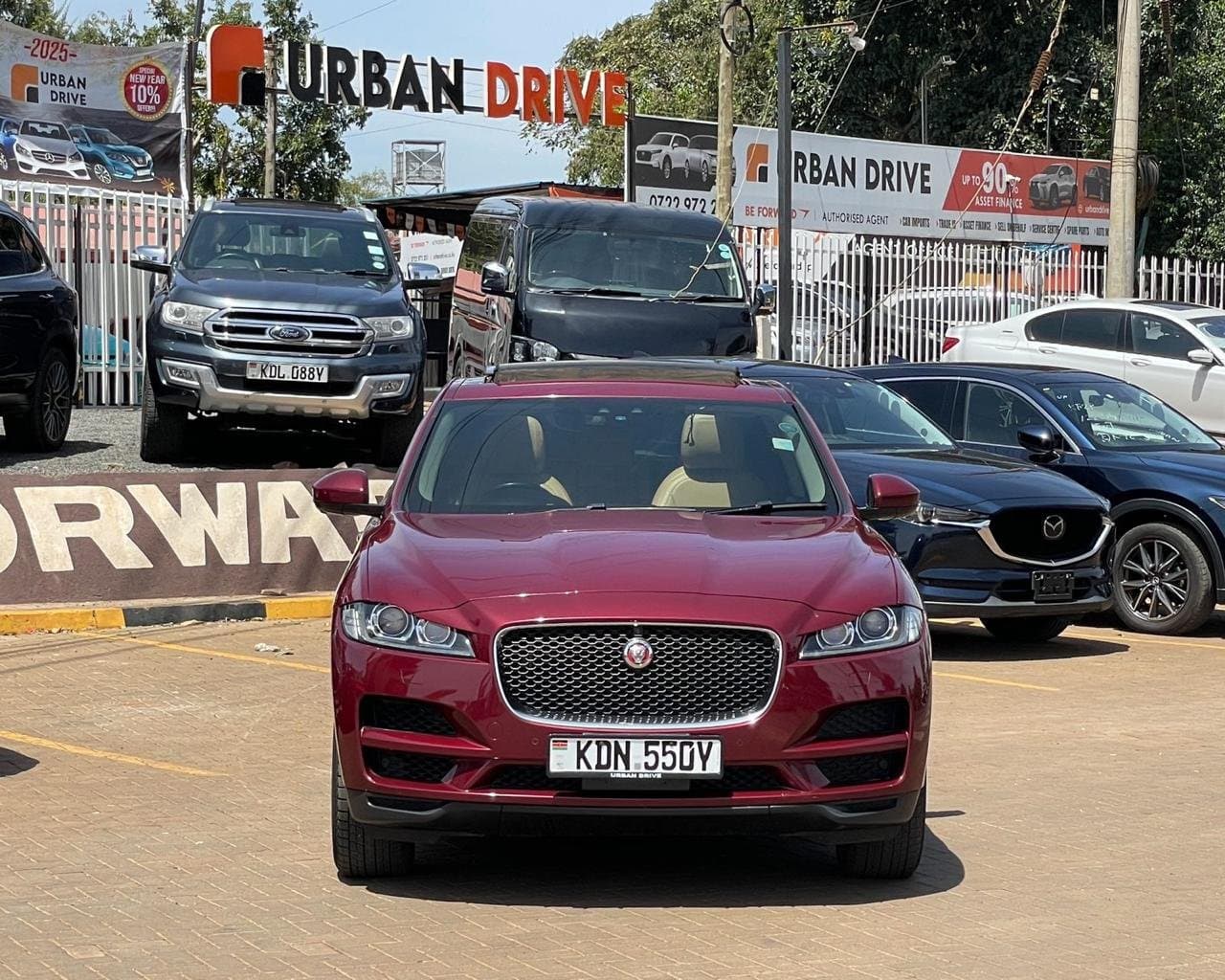 2016 Jaguar F-Pace 20d thumbnail 2