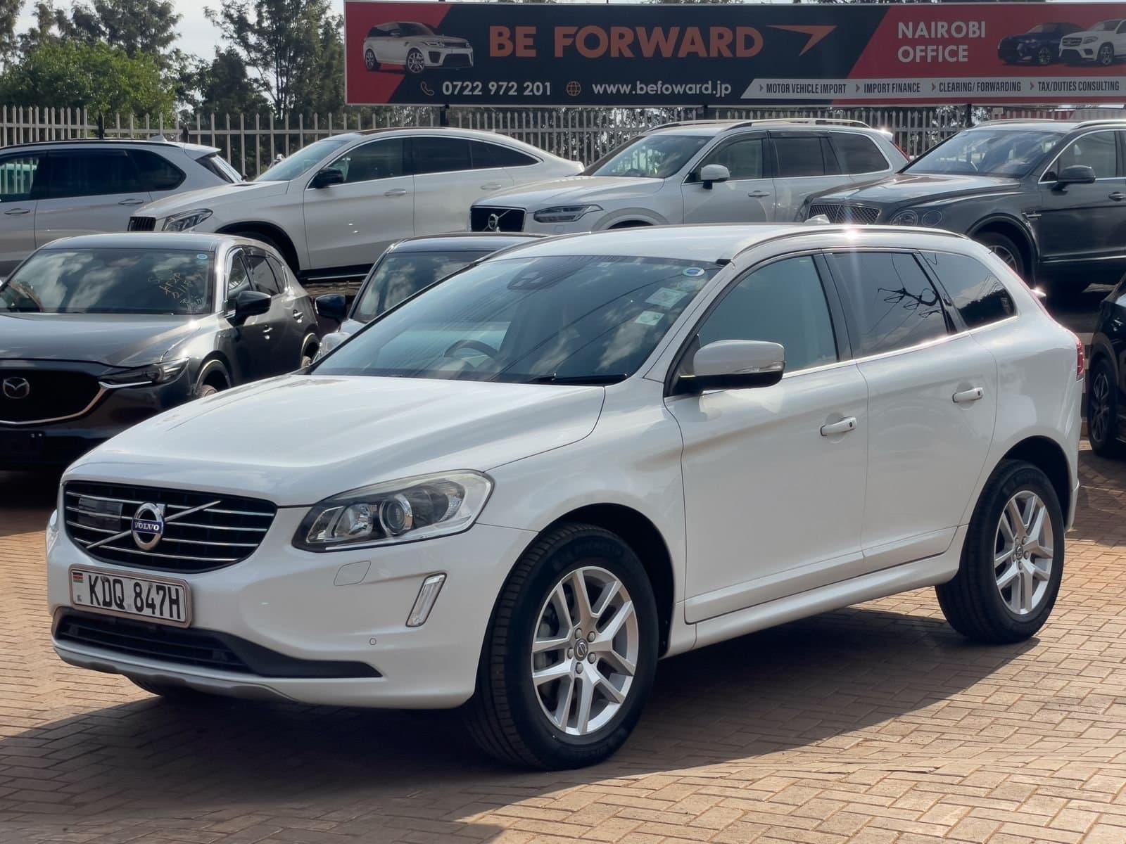 2017 VOLVO XC60 thumbnail 3