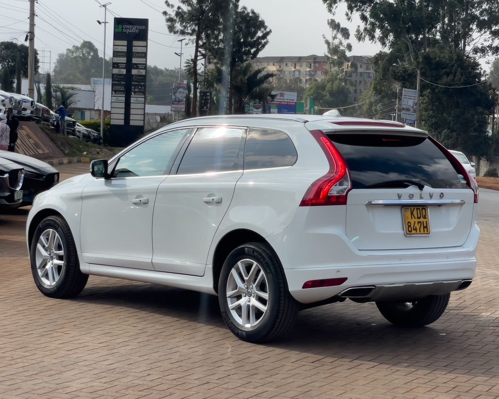 2017 VOLVO XC60 thumbnail 6