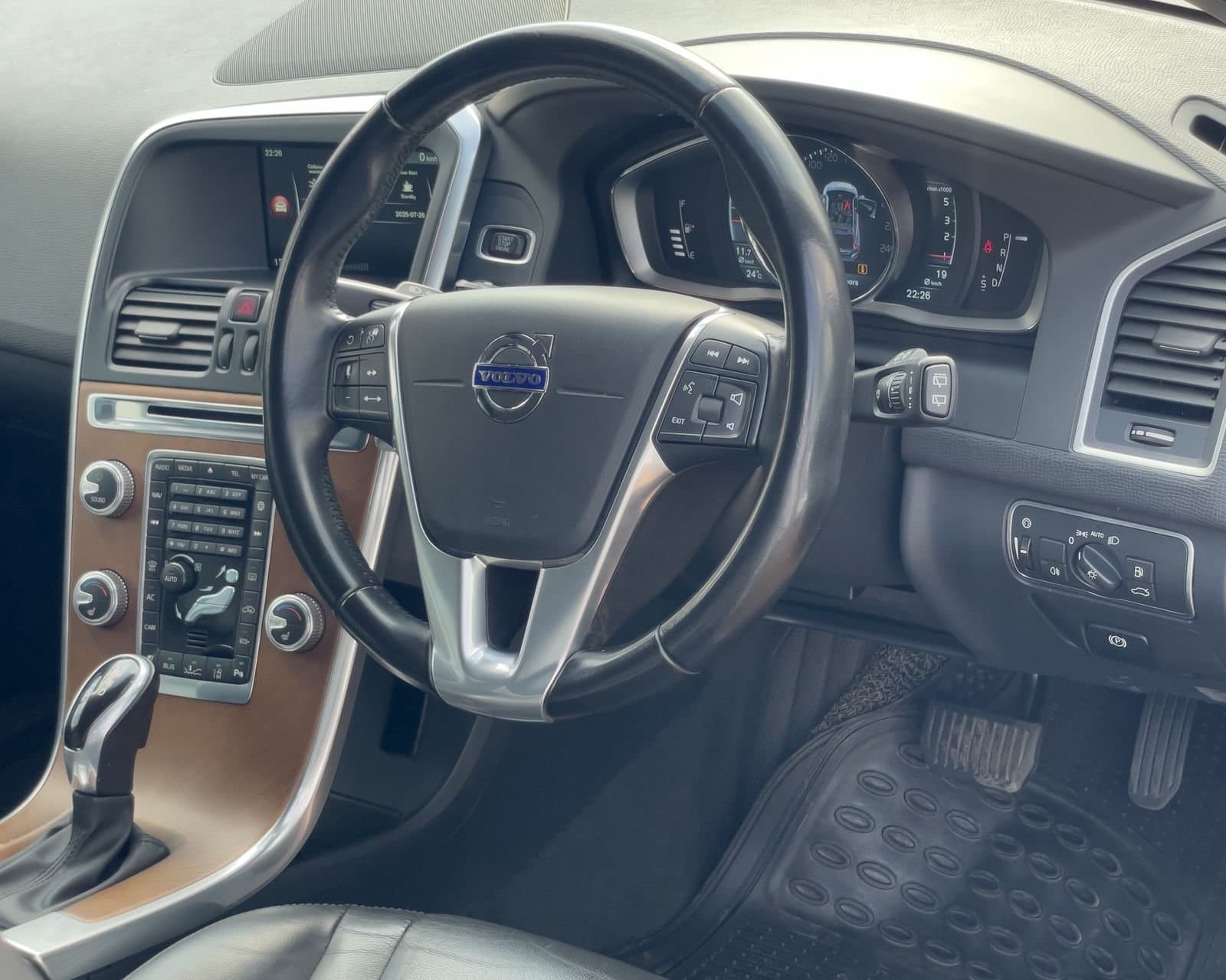 2017 VOLVO XC60 thumbnail 8