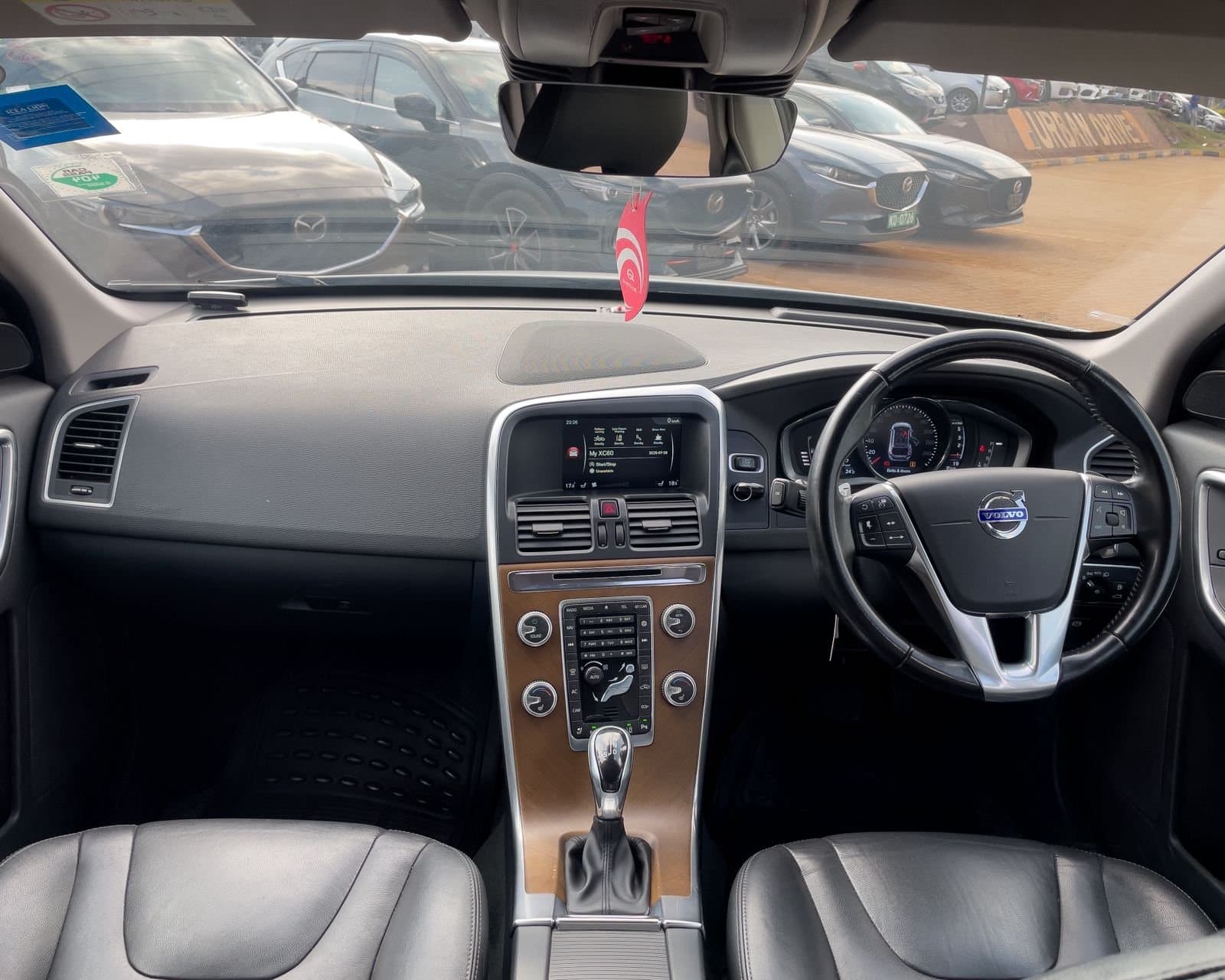 2017 VOLVO XC60 thumbnail 10