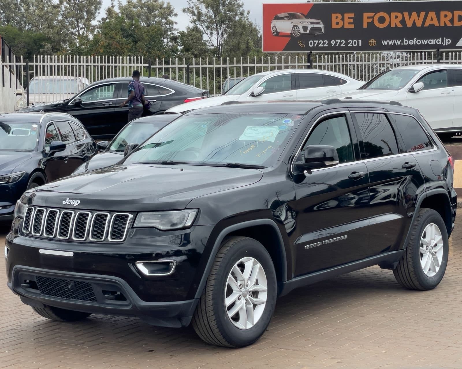 2018 JEEP GRAND CHEROKEE LAREDO 4X4 thumbnail 3