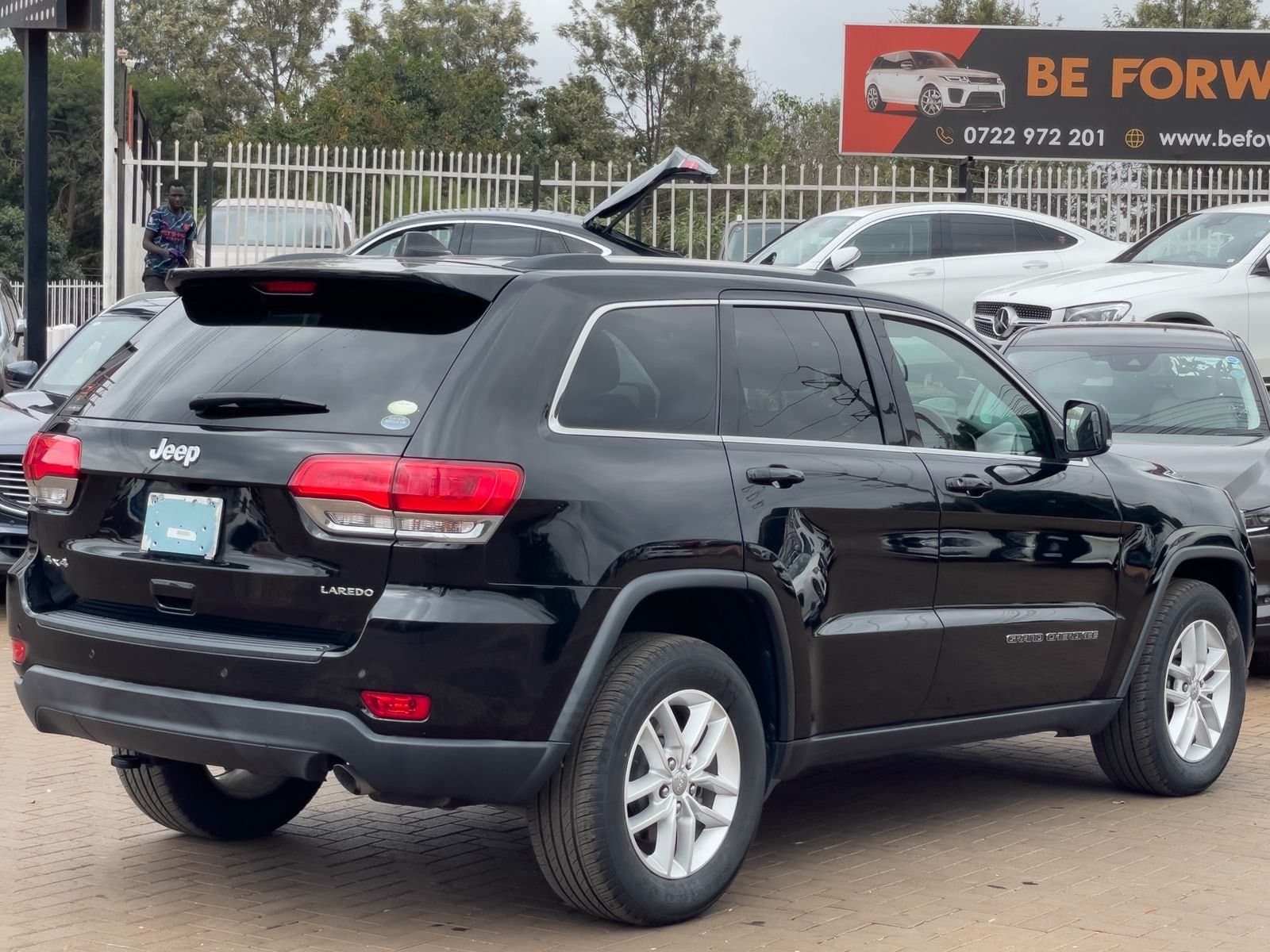 2018 JEEP GRAND CHEROKEE LAREDO 4X4 thumbnail 4