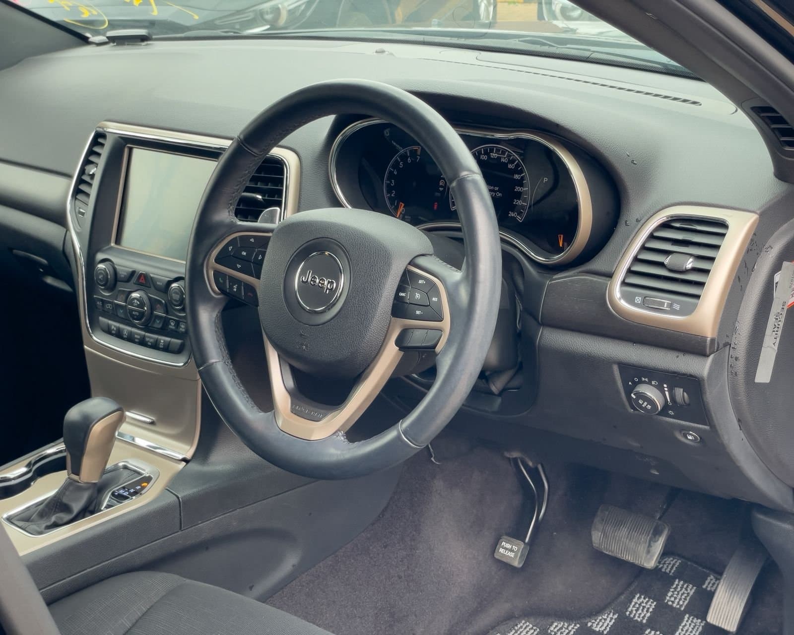 2018 JEEP GRAND CHEROKEE LAREDO 4X4 thumbnail 8