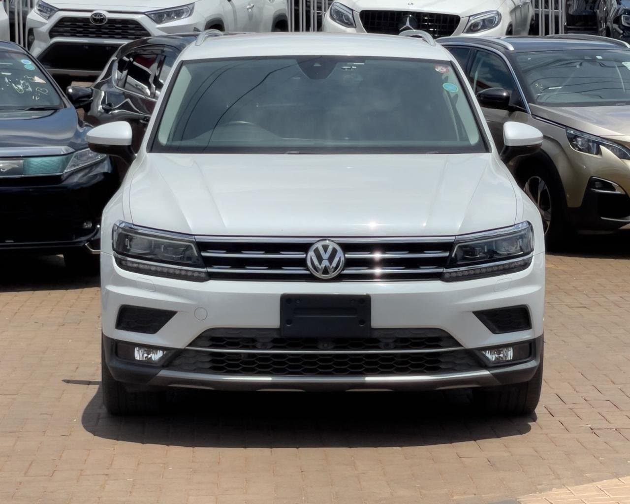 2018 VOLKSWAGEN TIGUAN thumbnail 2