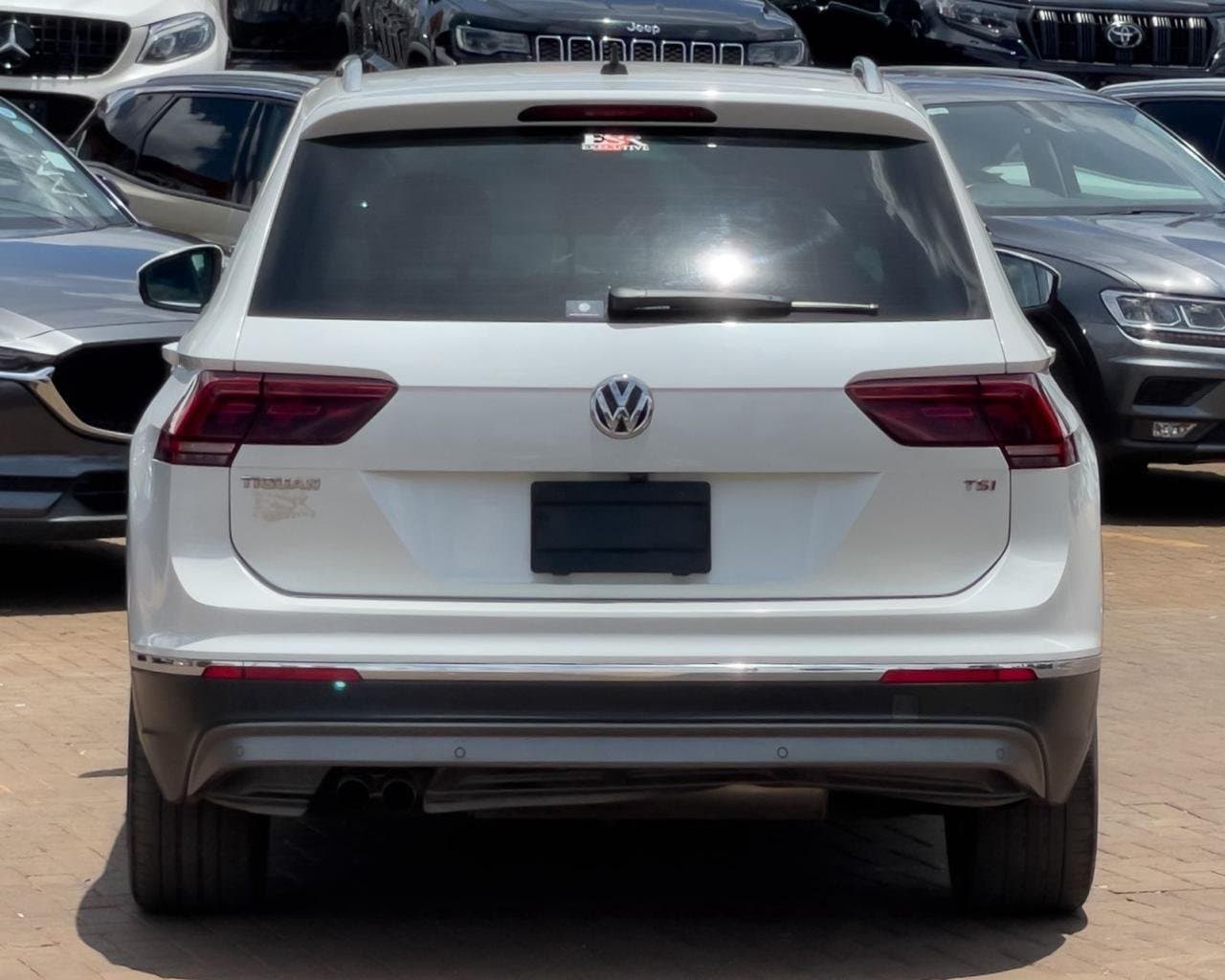 2018 VOLKSWAGEN TIGUAN thumbnail 4