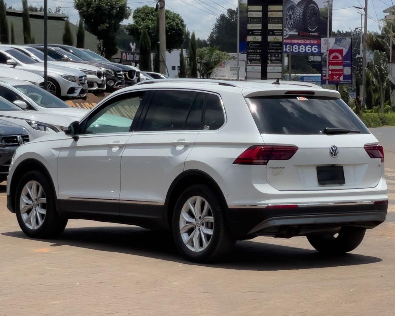 2018 VOLKSWAGEN TIGUAN thumbnail 5