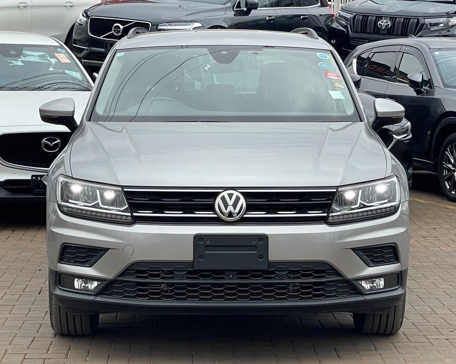 2018 VOLKSWAGEN TIGUAN thumbnail 2