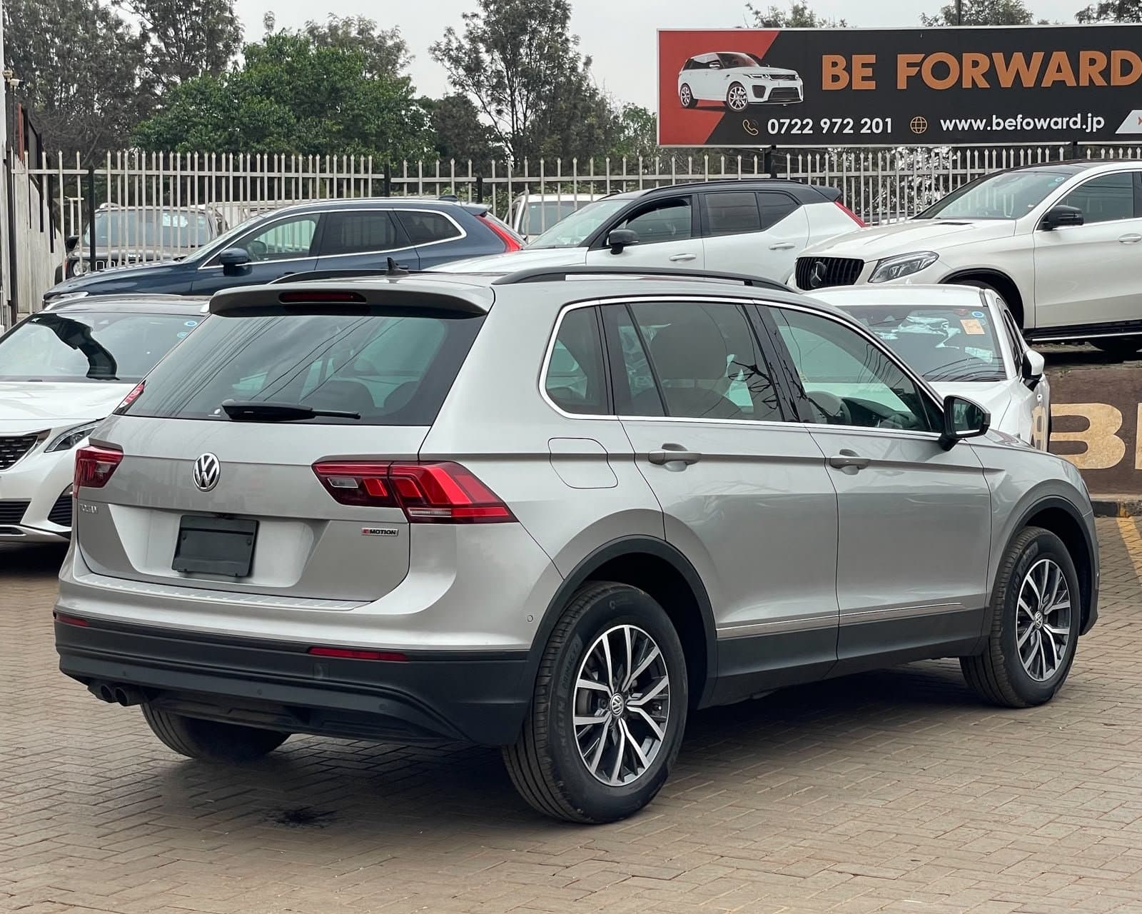 2018 VOLKSWAGEN TIGUAN thumbnail 4