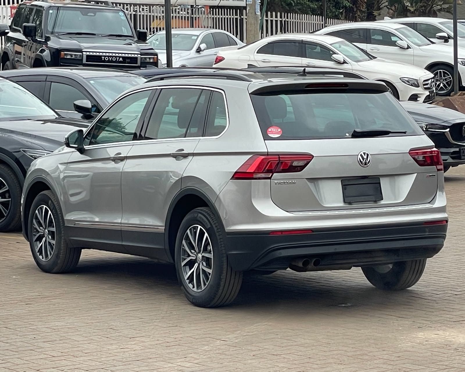 2018 VOLKSWAGEN TIGUAN thumbnail 6