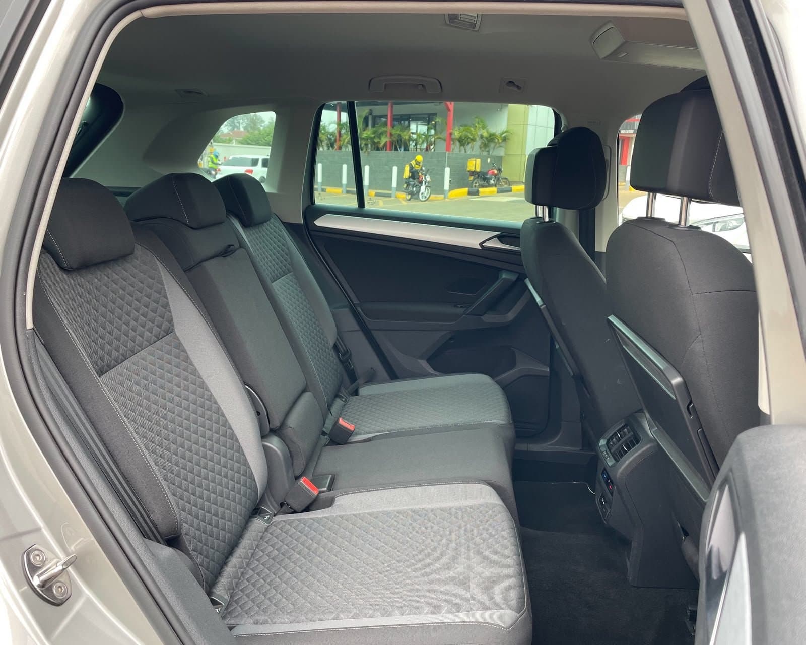 2018 VOLKSWAGEN TIGUAN thumbnail 9