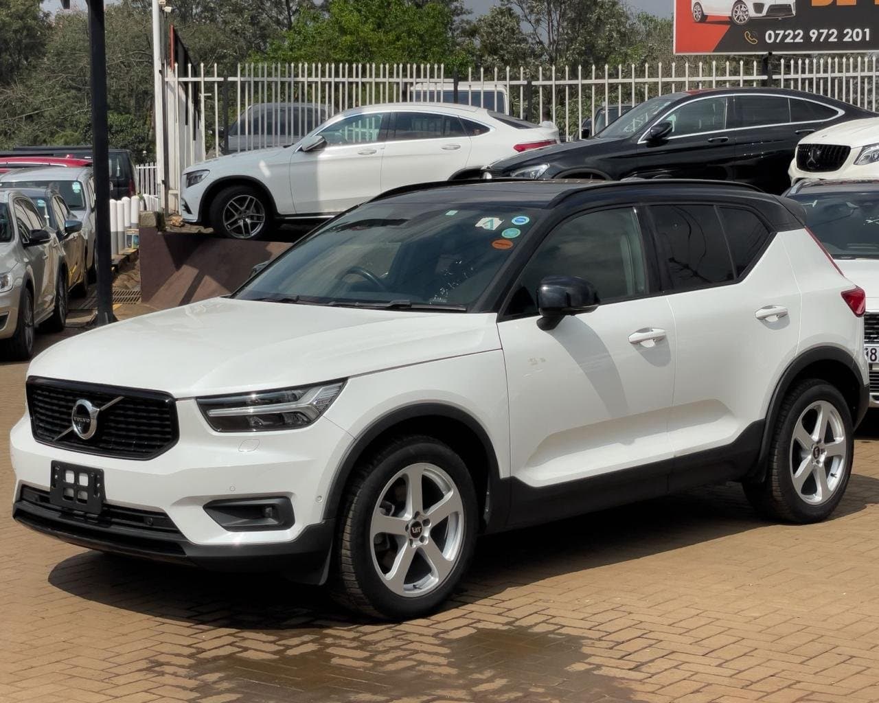 2018 VOLVO XC40 thumbnail 3