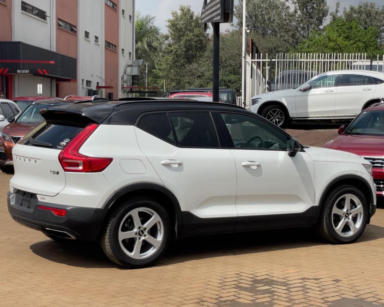 2018 VOLVO XC40 thumbnail 4