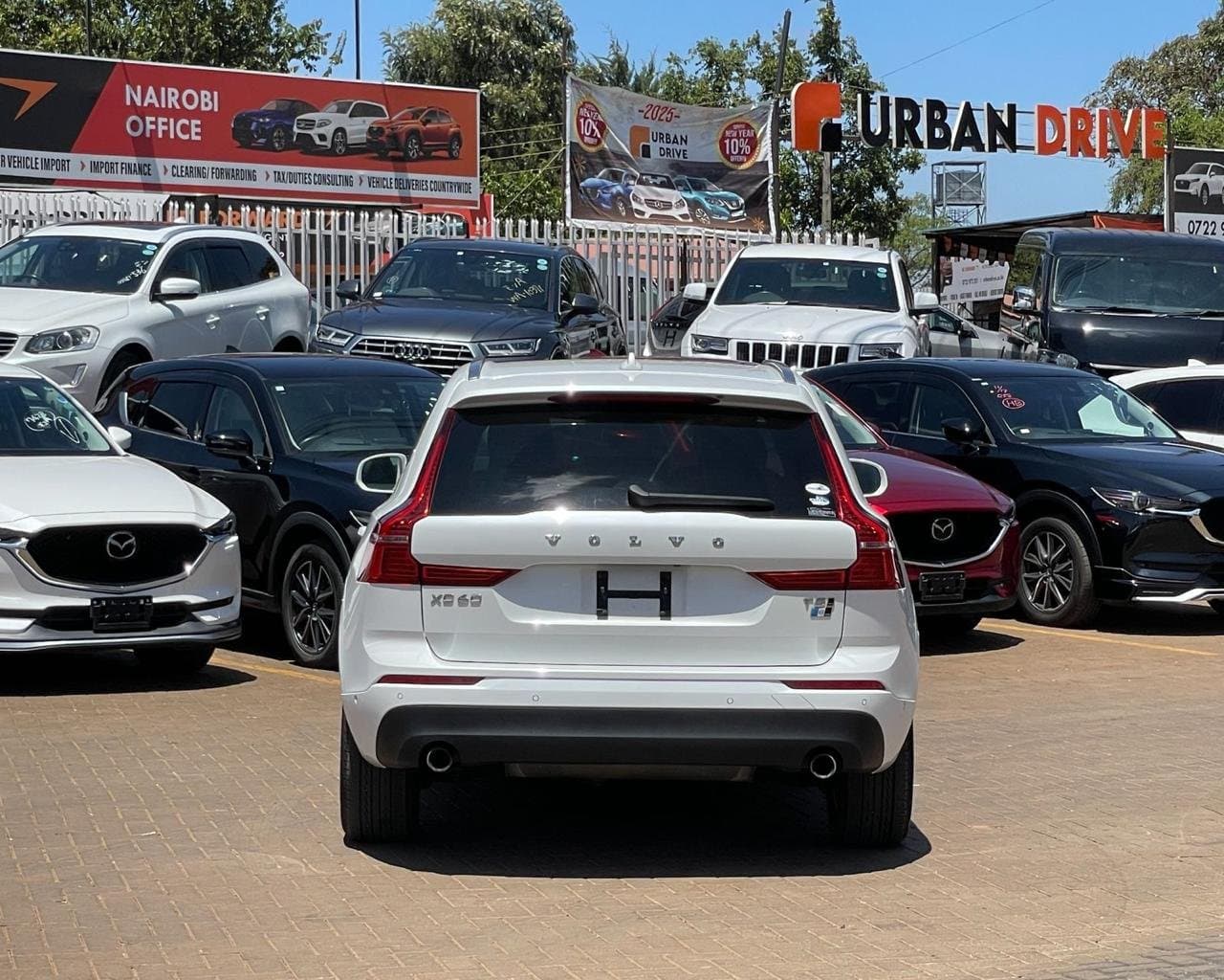2018 VOLVO XC60 D4 thumbnail 5