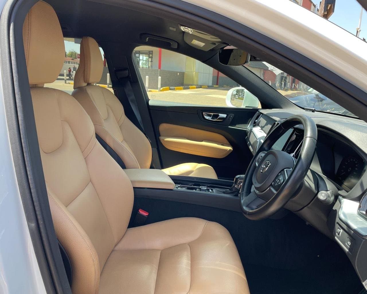 2018 VOLVO XC60 D4 thumbnail 7