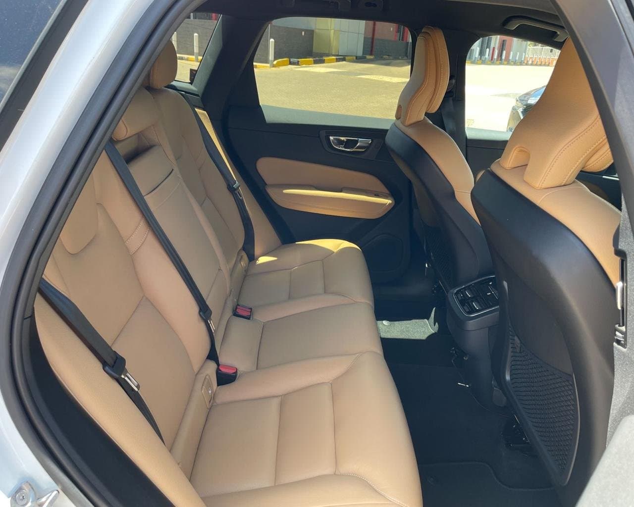 2018 VOLVO XC60 D4 thumbnail 9