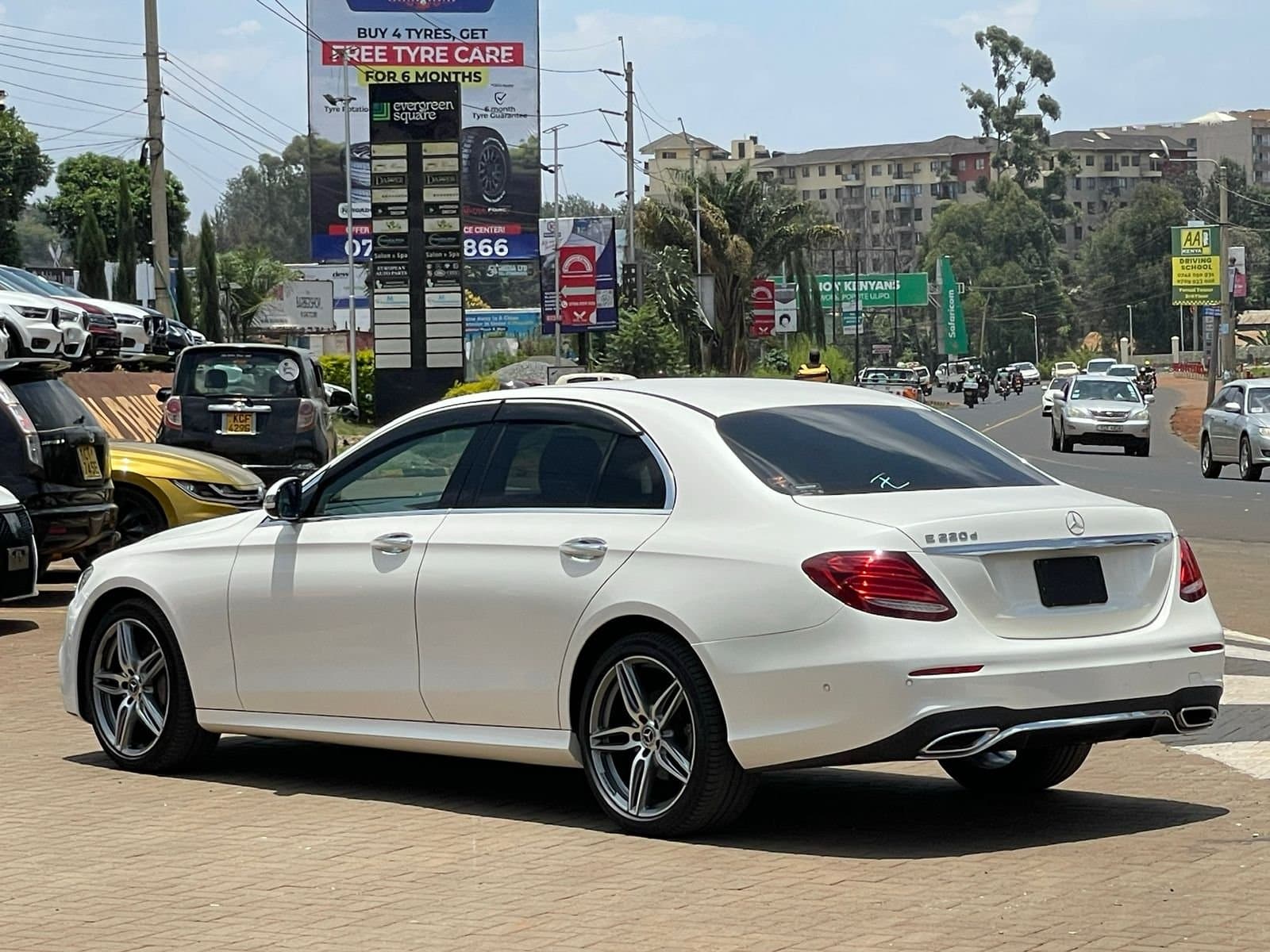 2019 MERCEDES BENZ E220d thumbnail 6