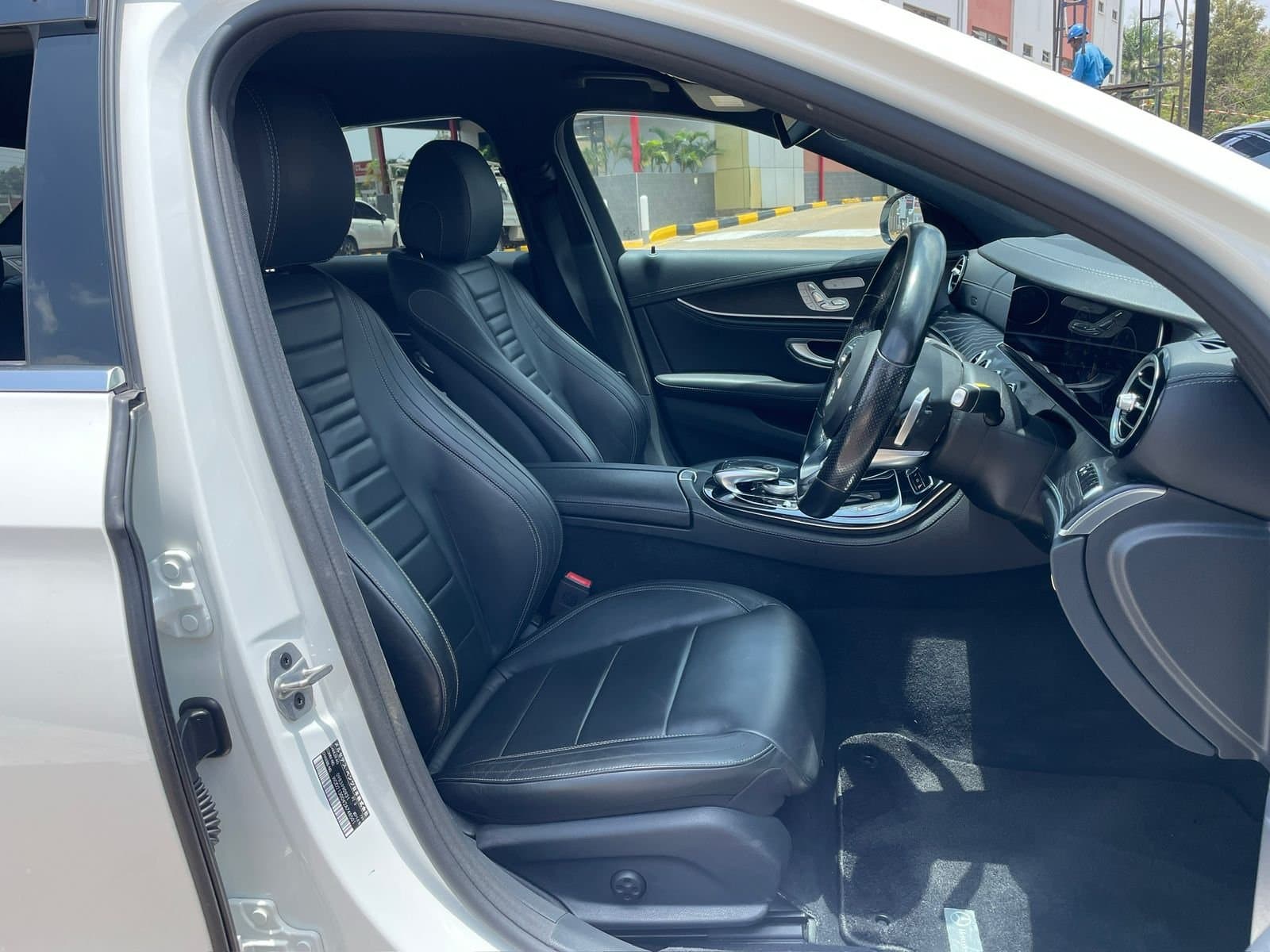 2019 MERCEDES BENZ E220d thumbnail 7
