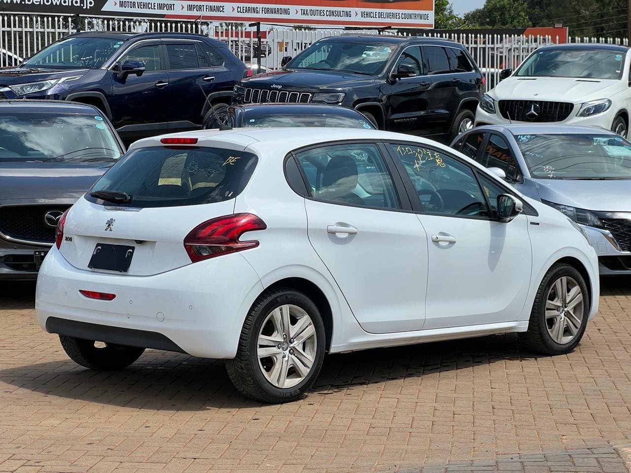 2019 PEUGEOT 208 thumbnail 4