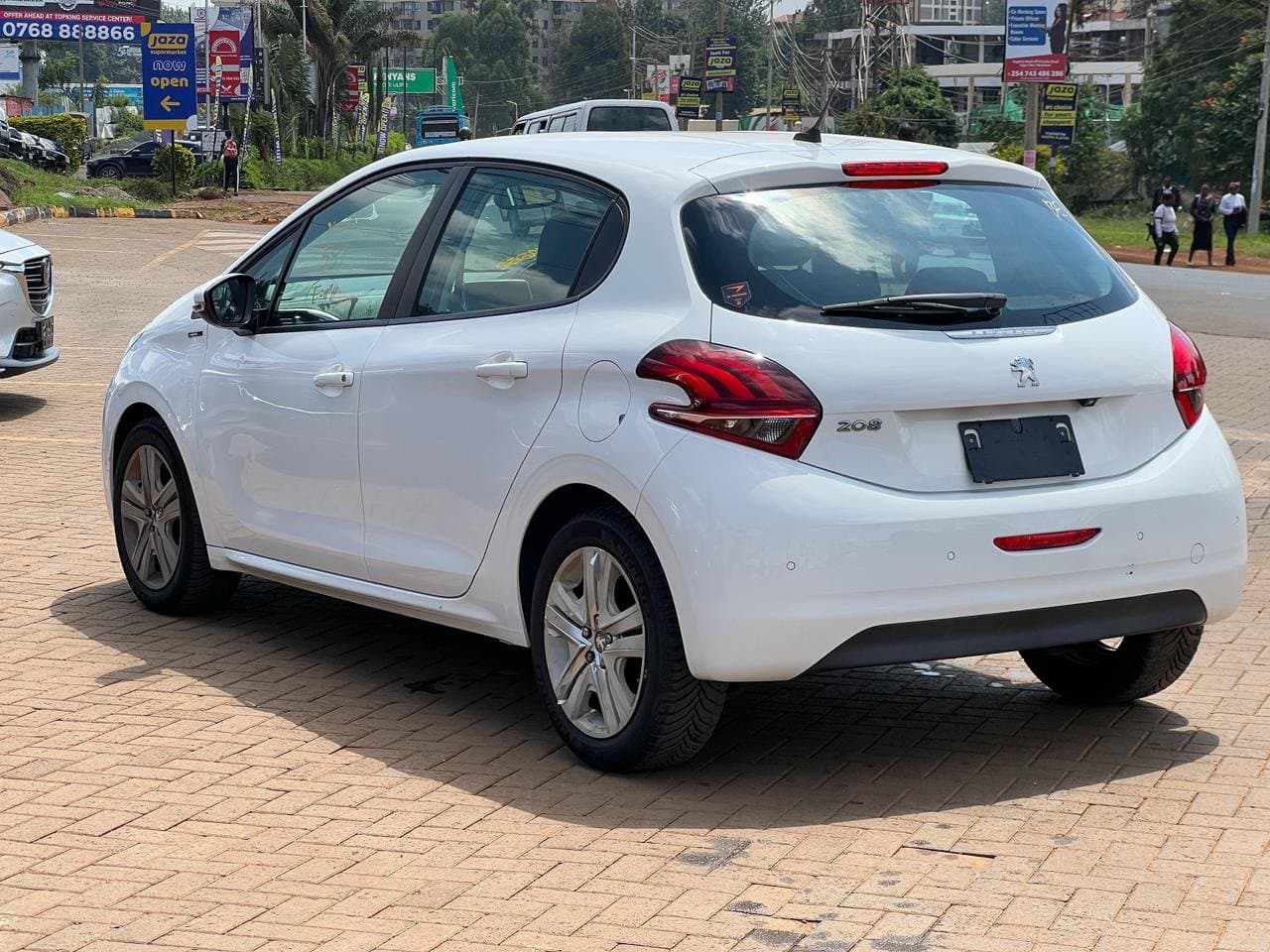 2019 PEUGEOT 208 thumbnail 6