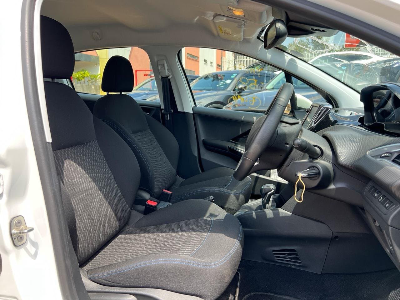 2019 PEUGEOT 208 thumbnail 7