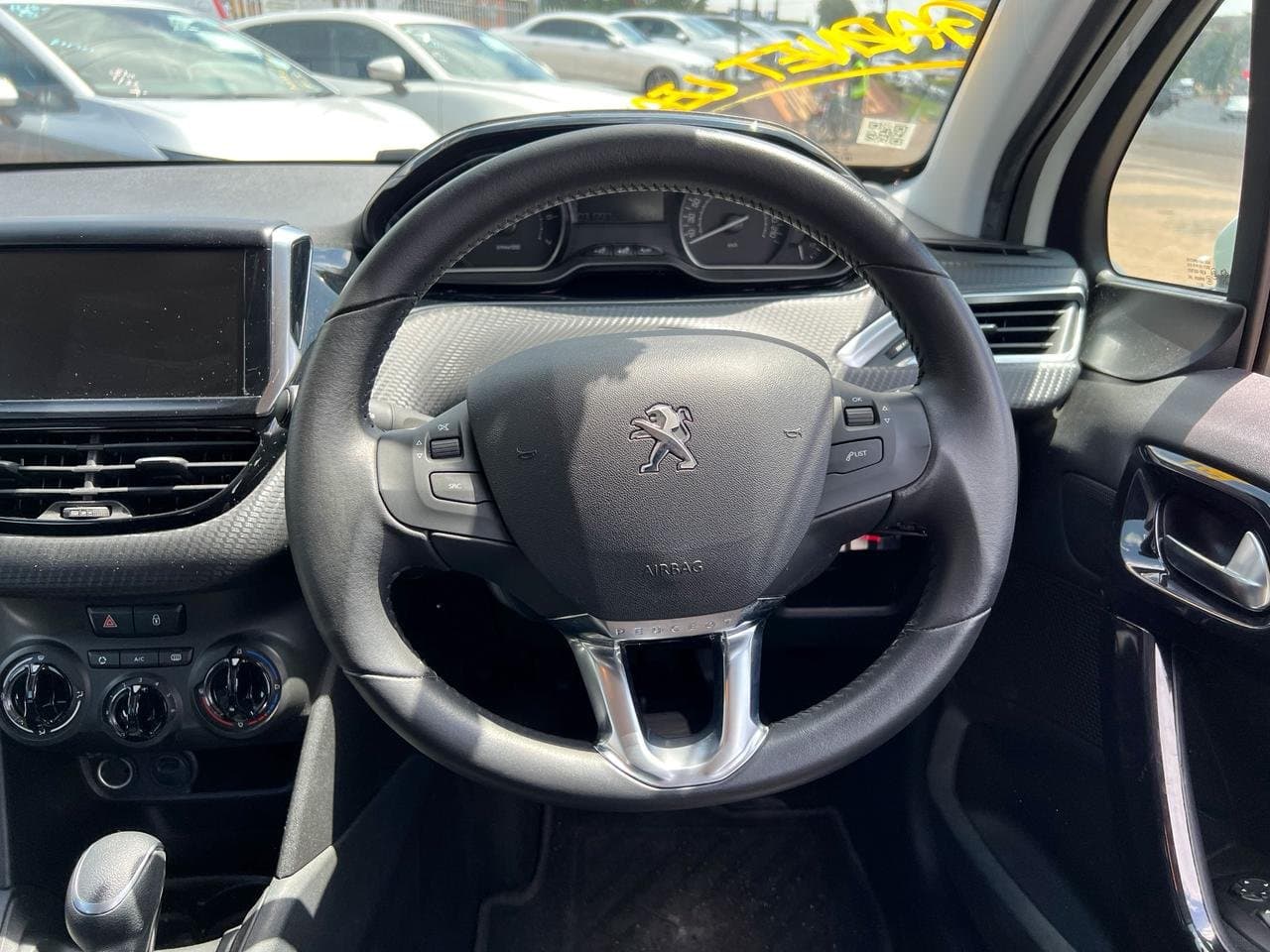 2019 PEUGEOT 208 thumbnail 8