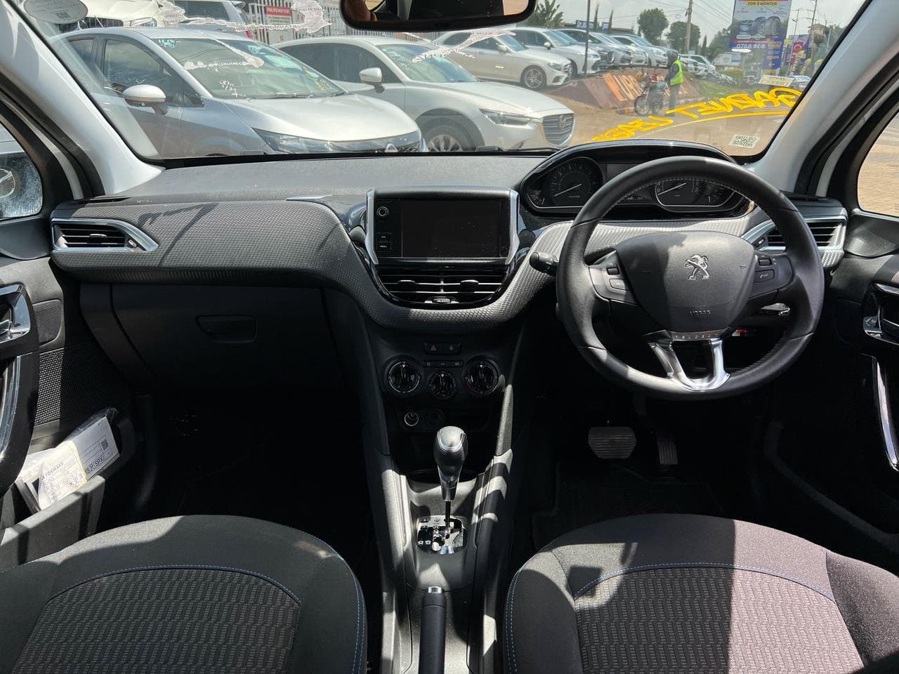2019 PEUGEOT 208 thumbnail 10