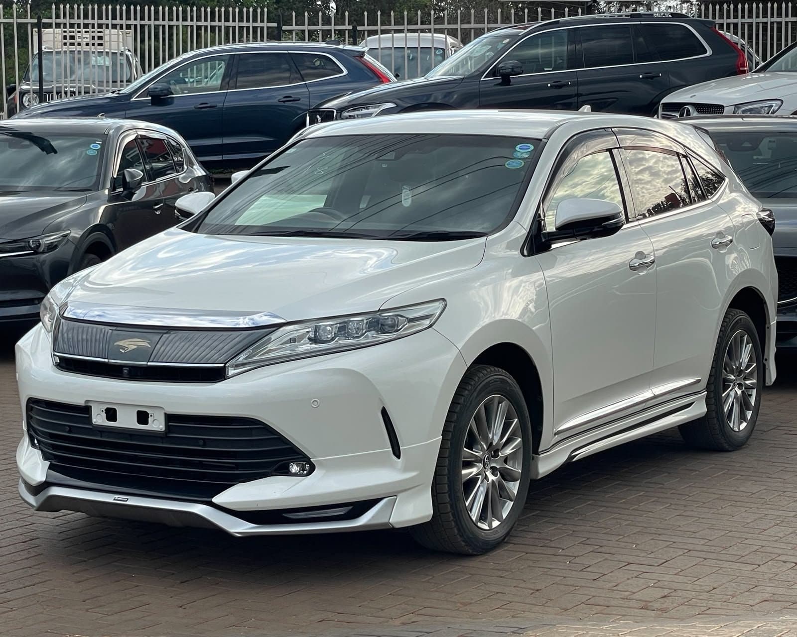 2019 TOYOTA HARRIER thumbnail 3
