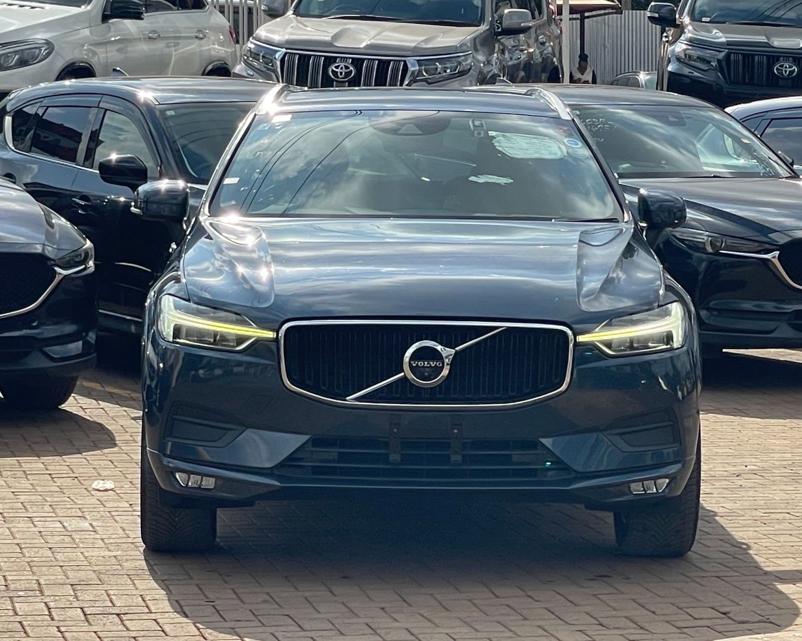 2019 VOLVO XC60 MOMENTUM D4 thumbnail 2