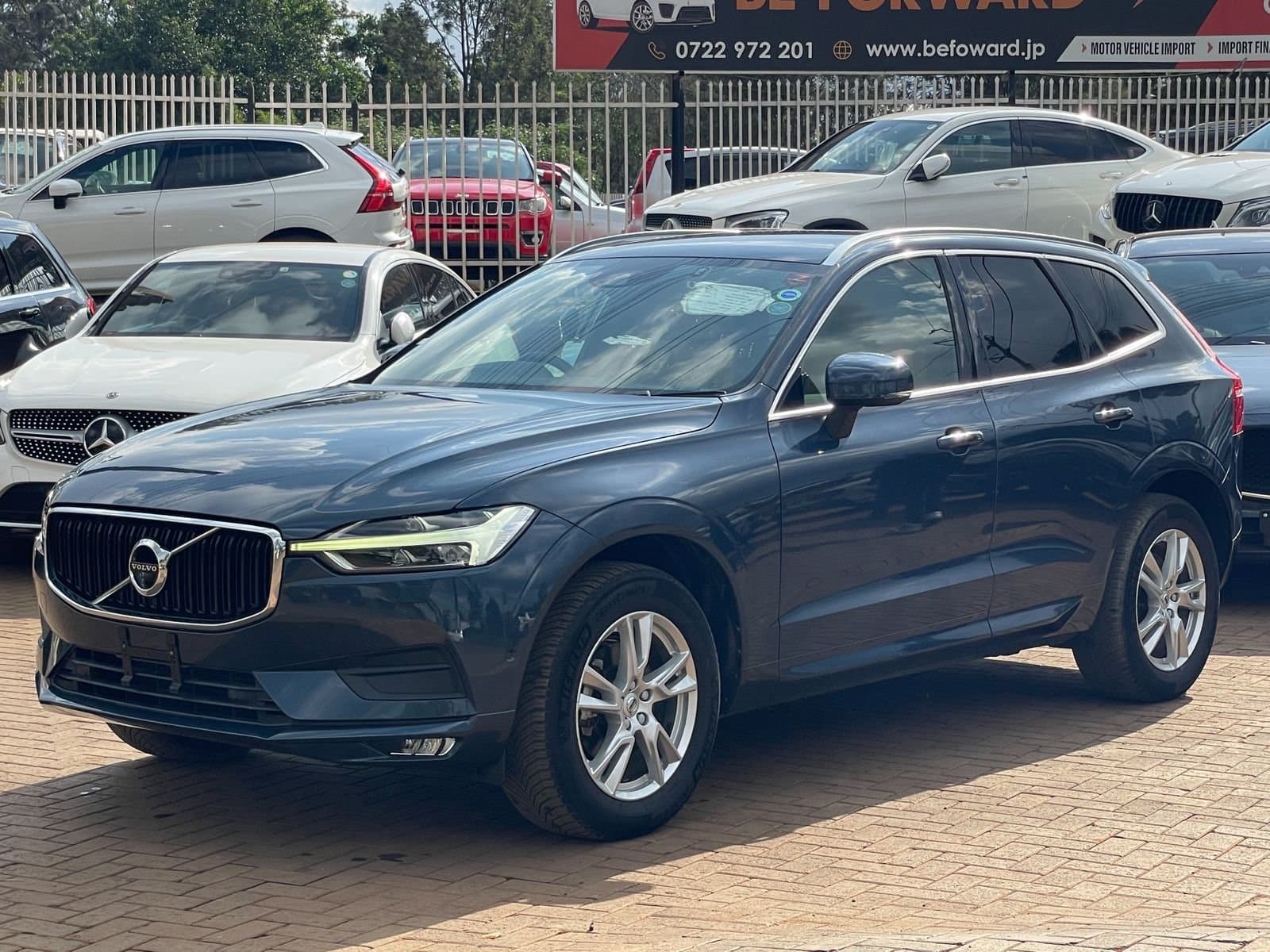 2019 VOLVO XC60 MOMENTUM D4 thumbnail 3