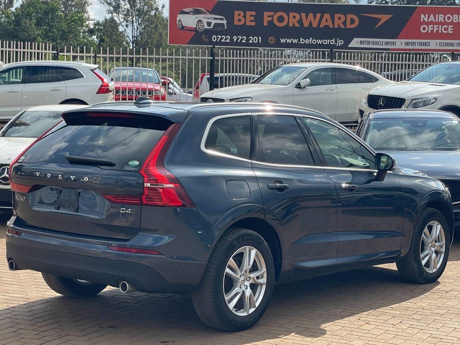 2019 VOLVO XC60 MOMENTUM D4 thumbnail 4