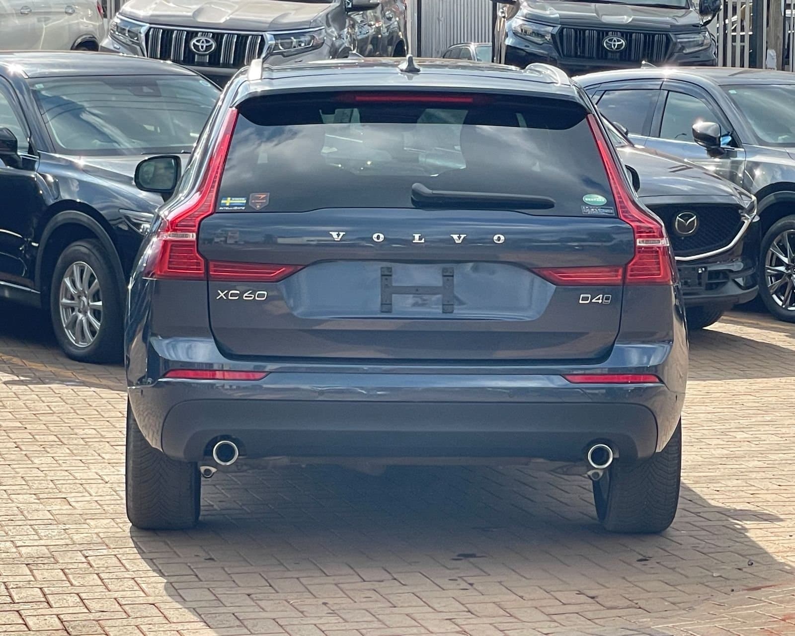 2019 VOLVO XC60 MOMENTUM D4 thumbnail 5