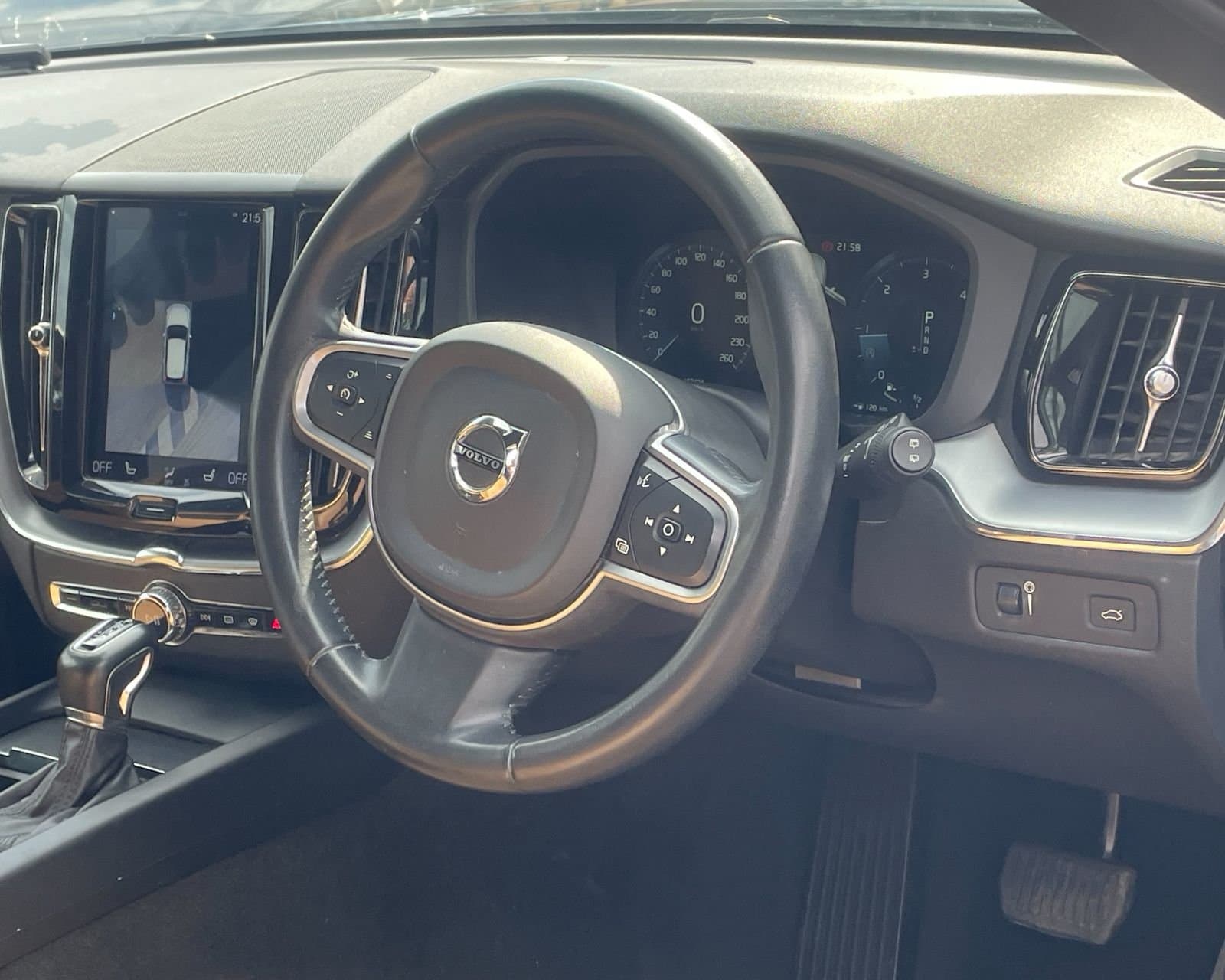 2019 VOLVO XC60 MOMENTUM D4 thumbnail 8