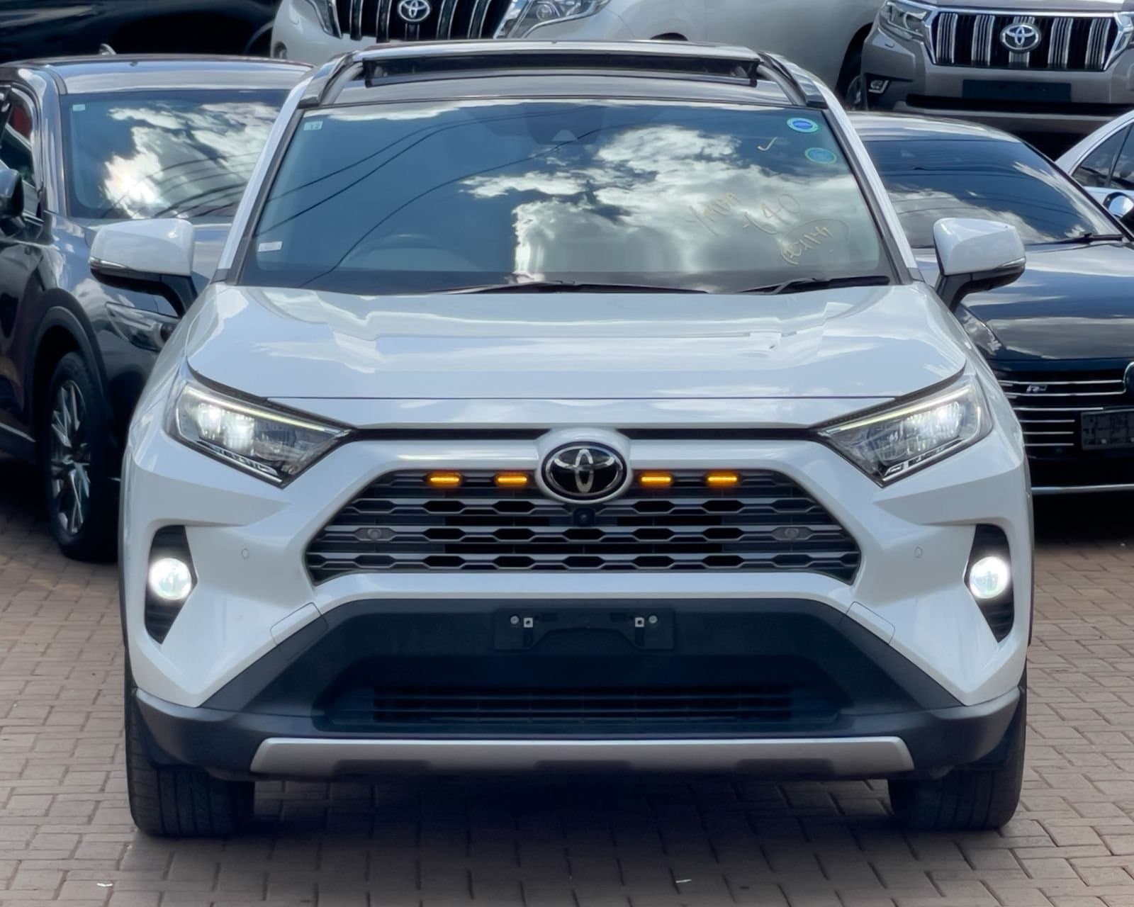 2020 TOYOTA RAV-4 thumbnail 2