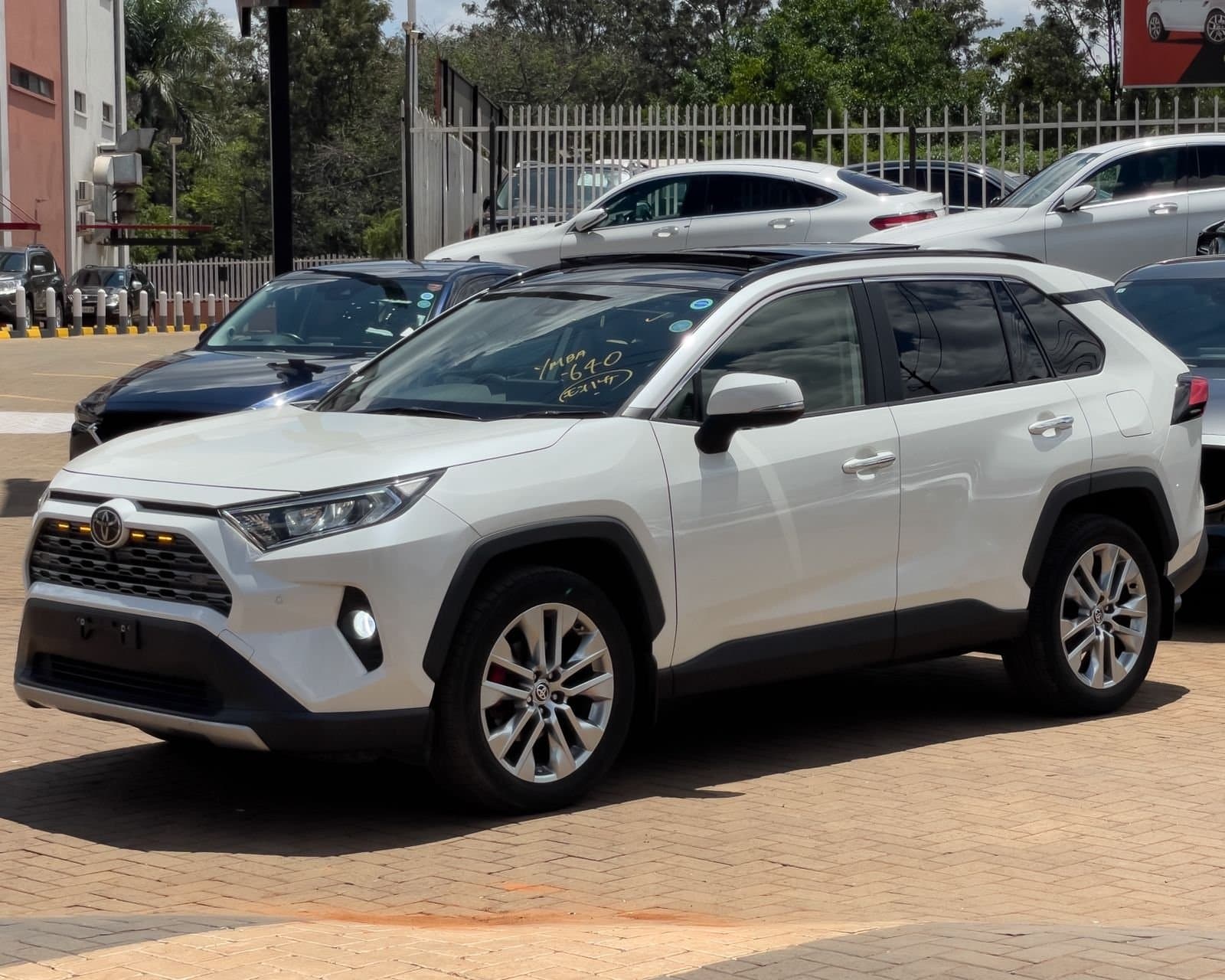 2020 TOYOTA RAV-4 thumbnail 3