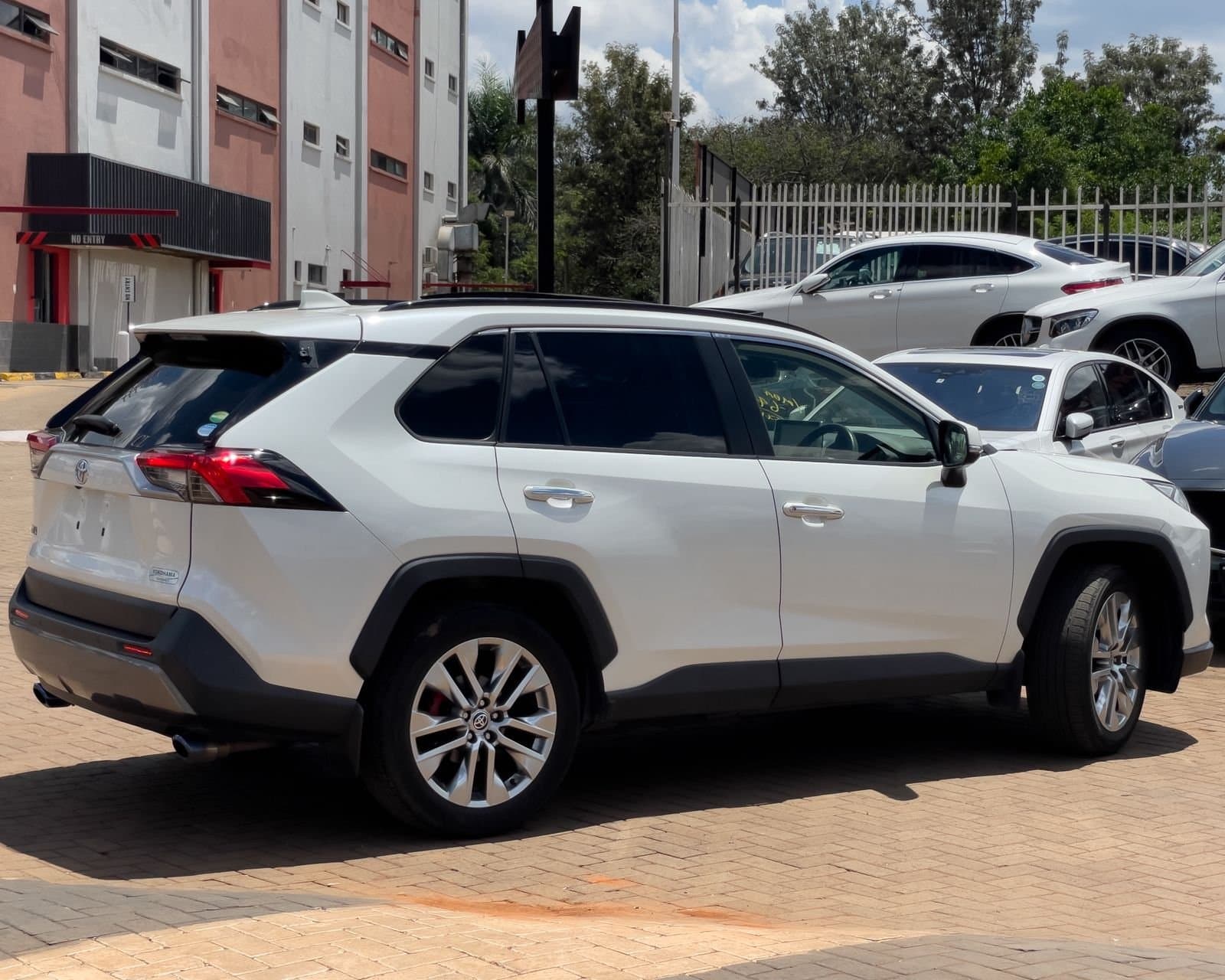 2020 TOYOTA RAV-4 thumbnail 4